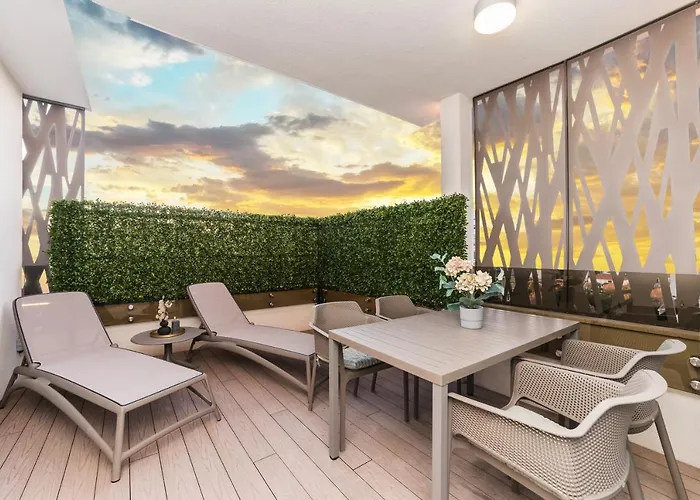 Green Sky Luxury Penthouse Apartment